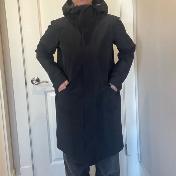 Arc'teryx Long Hooded GORE-TEX Women’s Raincoat in Black size Small - Picture 10 of 10